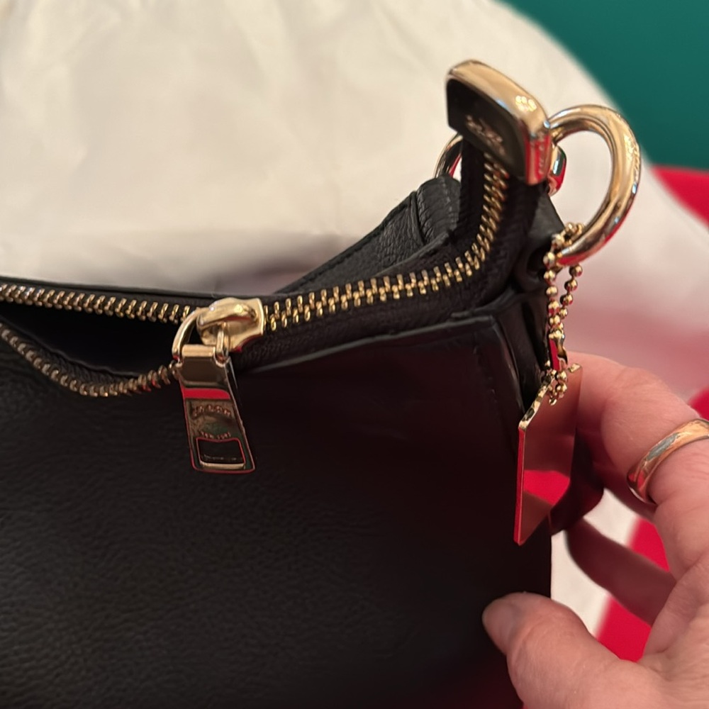 Coach classic black purse w/ optional unused shoulder strap; w/dust cloth (OLCC) - Picture 15 of 16